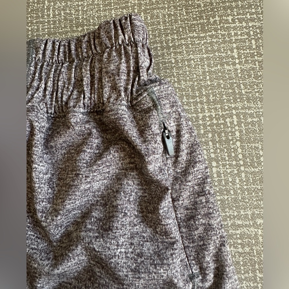 Lululemon Women's Heather Gray Hotty Hot  Athletic Shorts - Picture 4 of 9